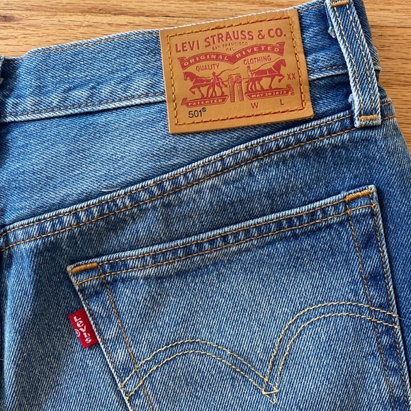 Levi’s Cutoff Jean Short 501 Buttonfly - Picture 4 of 5